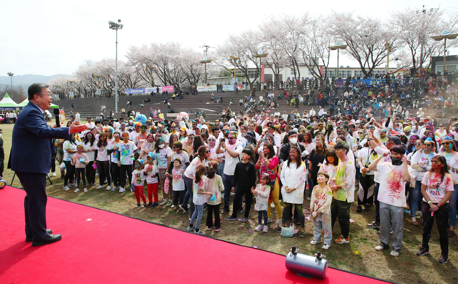 20230326 밀양 홀리해이 색채 축제 (1).JPG