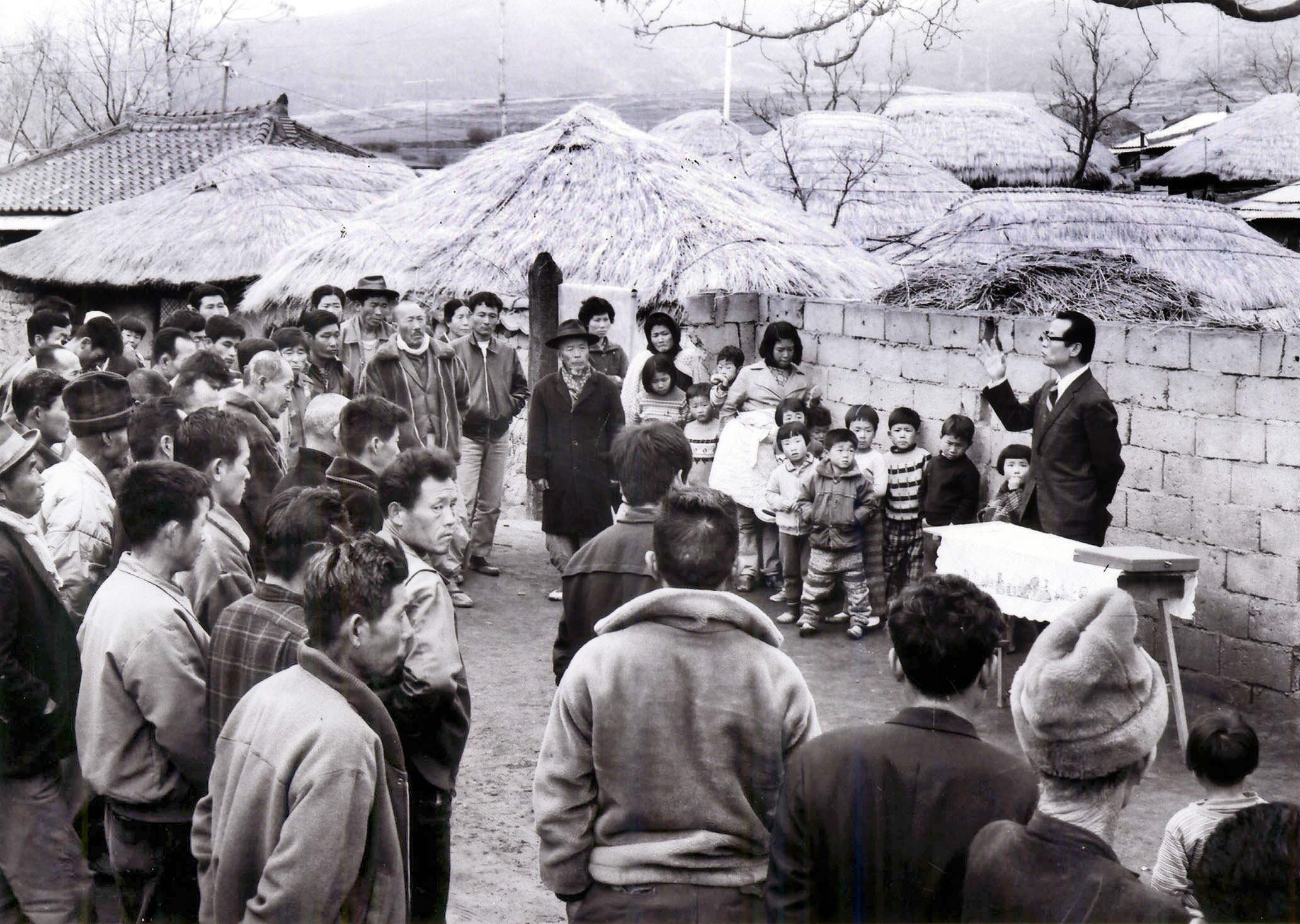 1000-39 상남면 당촌에서 영농교육(1975).jpg